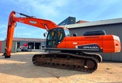 Koparkao dużym zasięgu gasienicowa Doosan DX 420 LC  długie Ramie 1